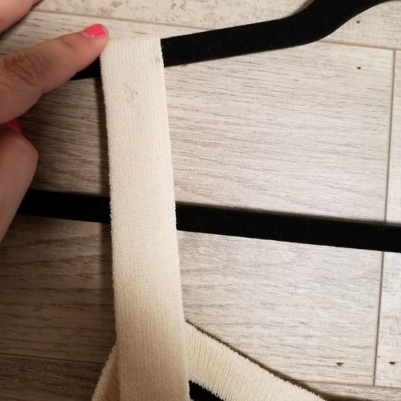 St. John Women's Tight Knit Buckle Detail Sleeveless Tank Top Ivory Size Large - Picture 5 of 5